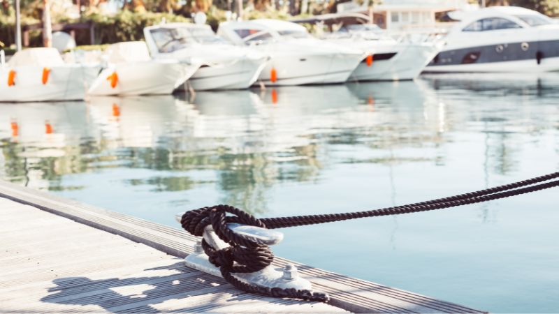 How to tie up a boat