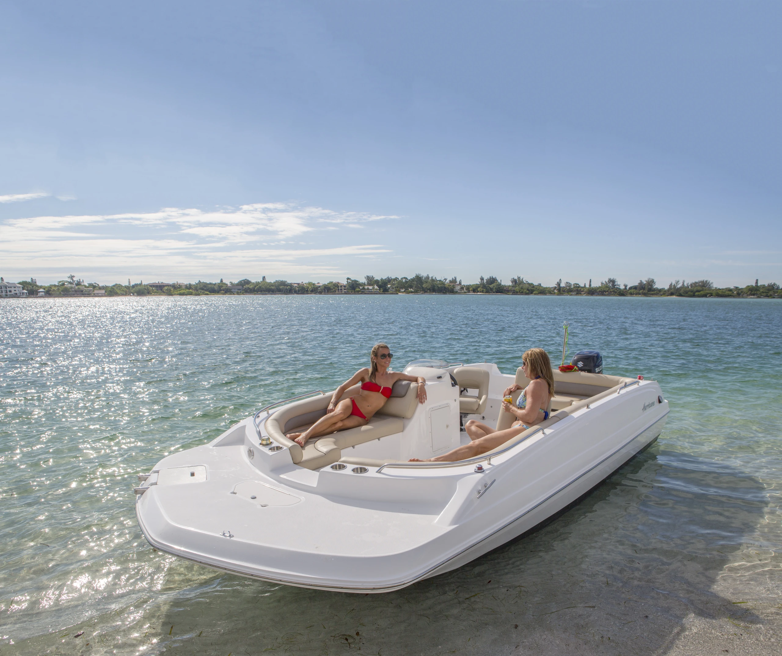 deck-boat-vs-bow-rider