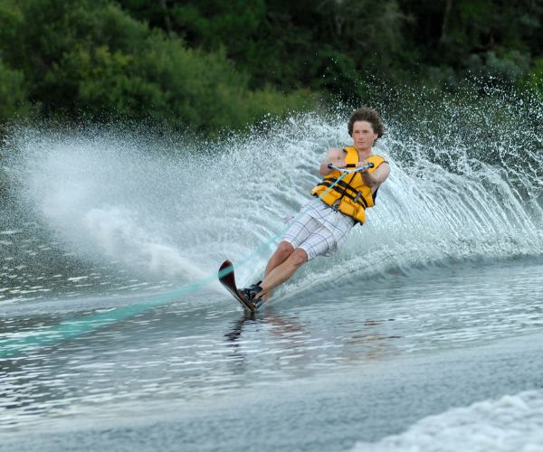 Boating-Test-Guide-For-Towing-A-Skier-Behind-Your-Boat